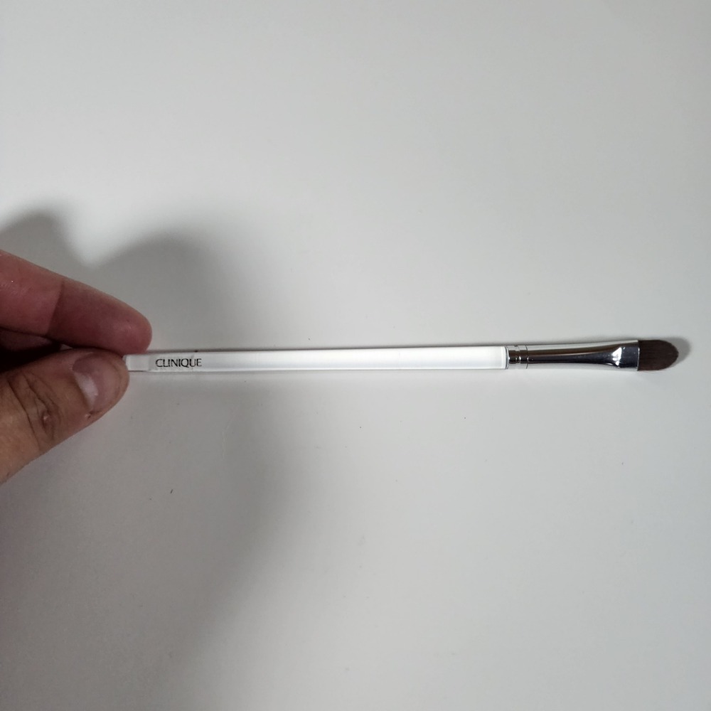 Clinique Concealer Makeup Brush - Precision Application & Blending Tool